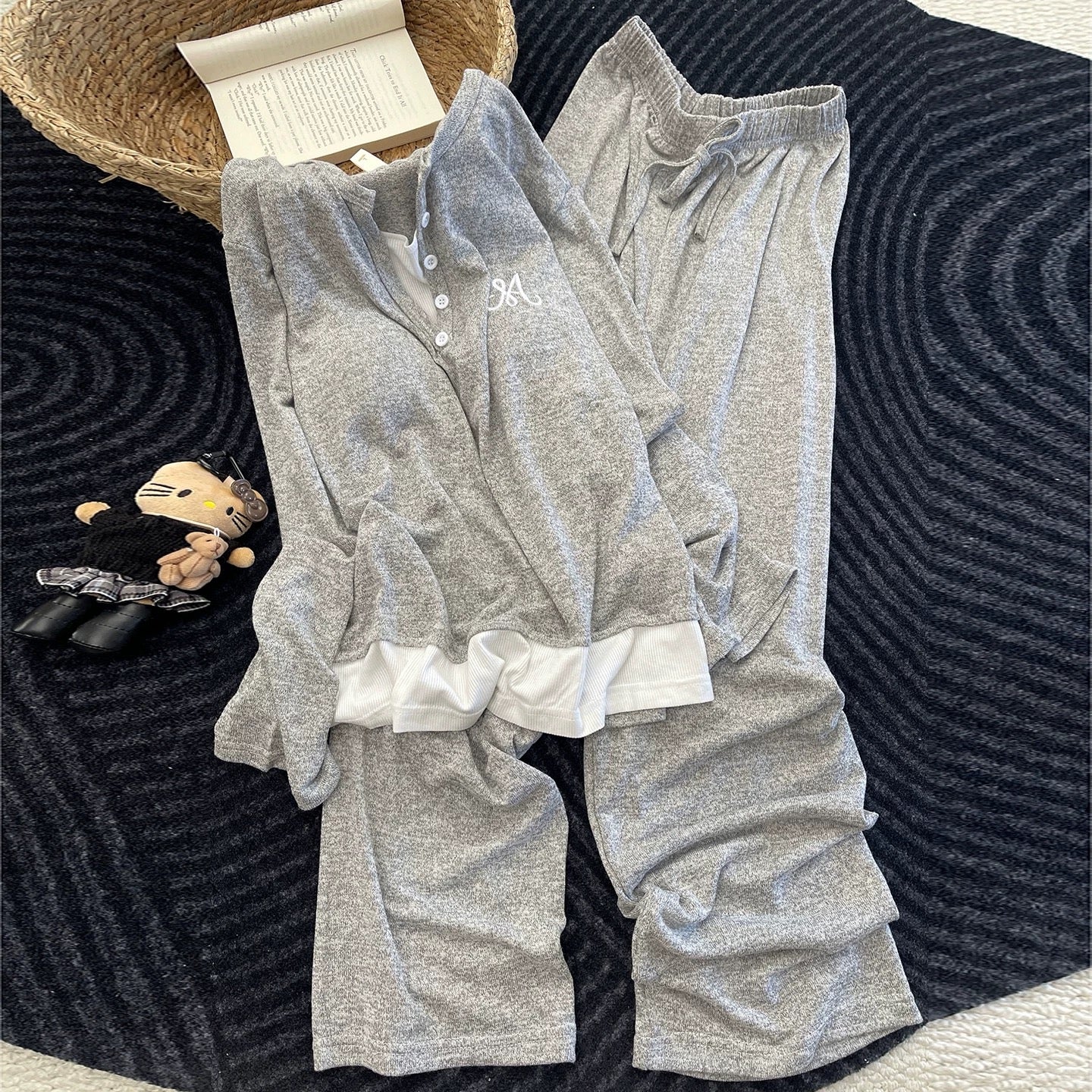 Monogram Rest Padded Lounge Set