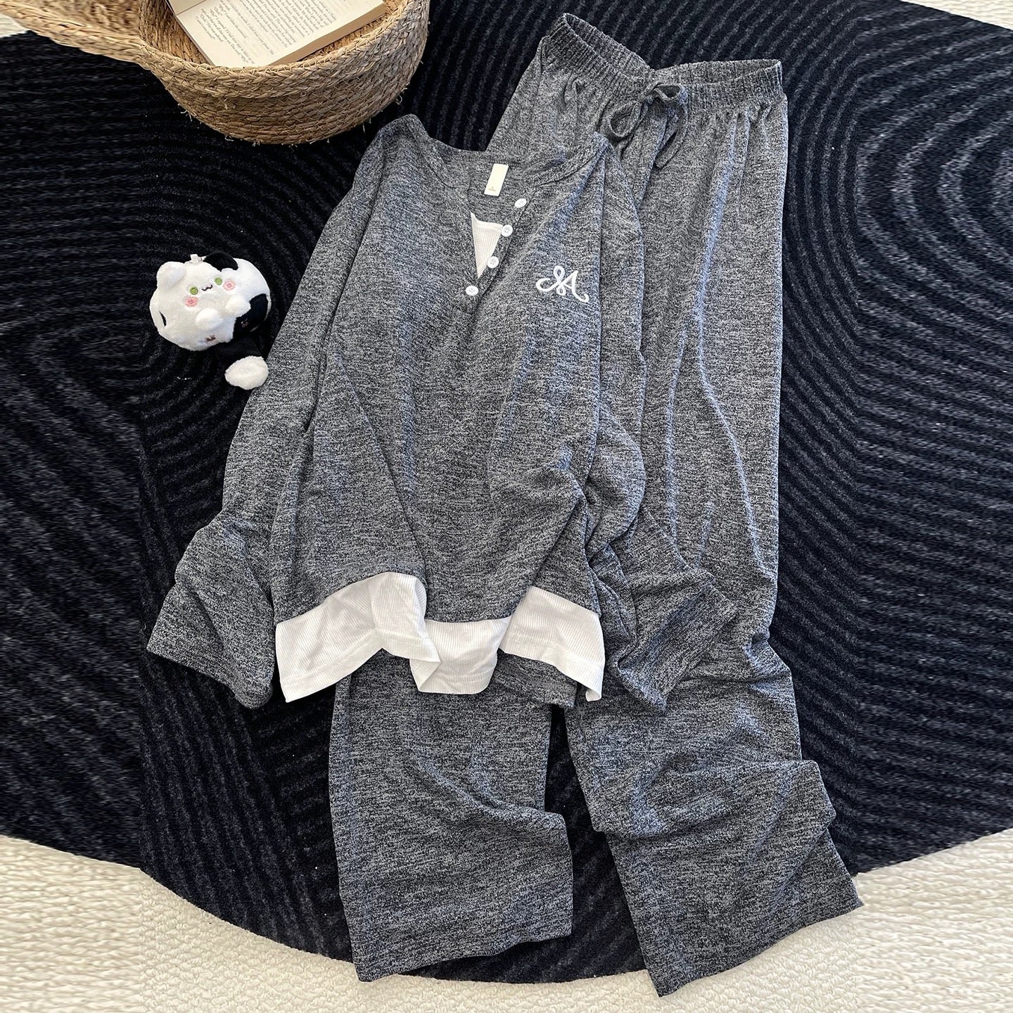 Monogram Rest Padded Lounge Set