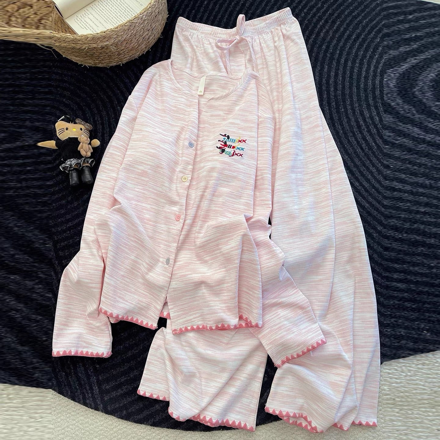 Stitch & Scallop Padded Lounge Set