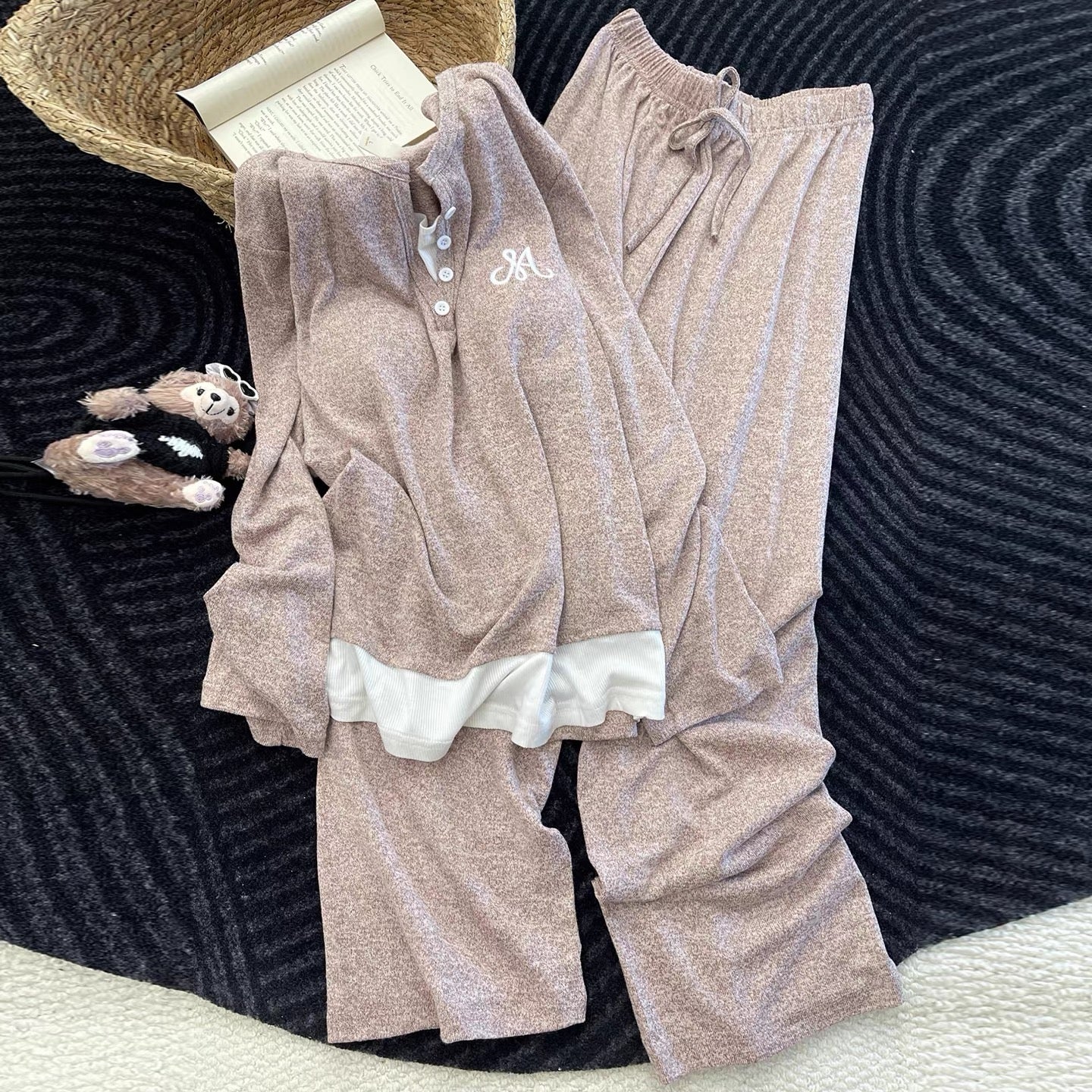 Monogram Rest Padded Lounge Set