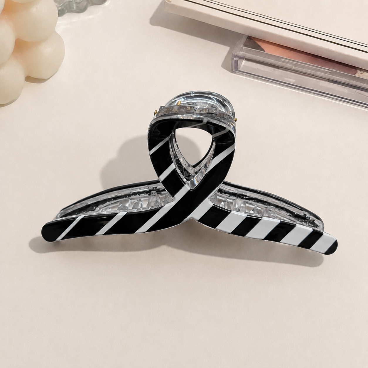 Graphic Girl Claw Clip