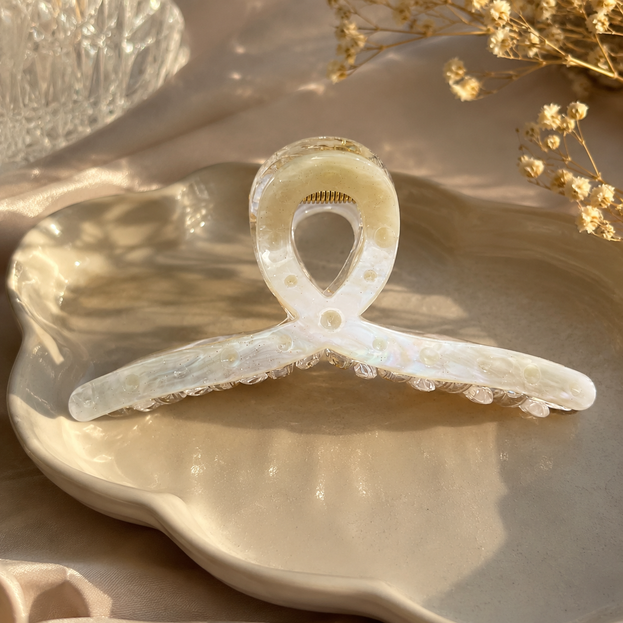 Pearl Loop Claw Clip