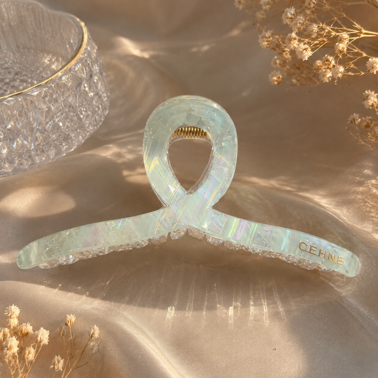 Pearl Loop Claw Clip