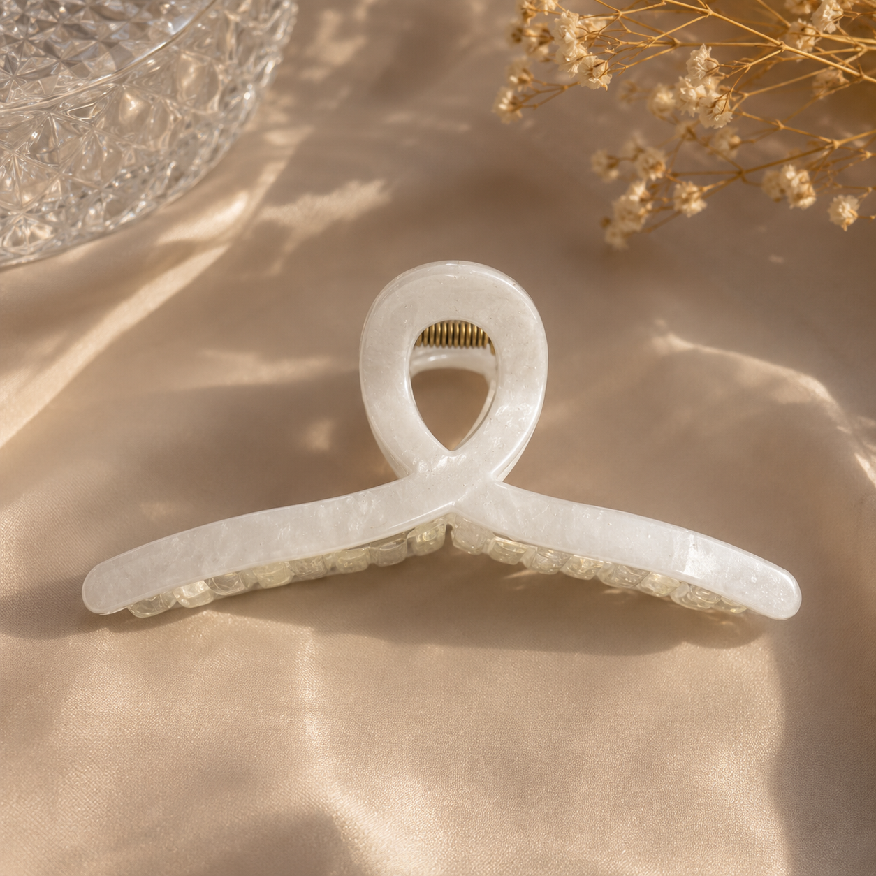 Pearl Loop Claw Clip