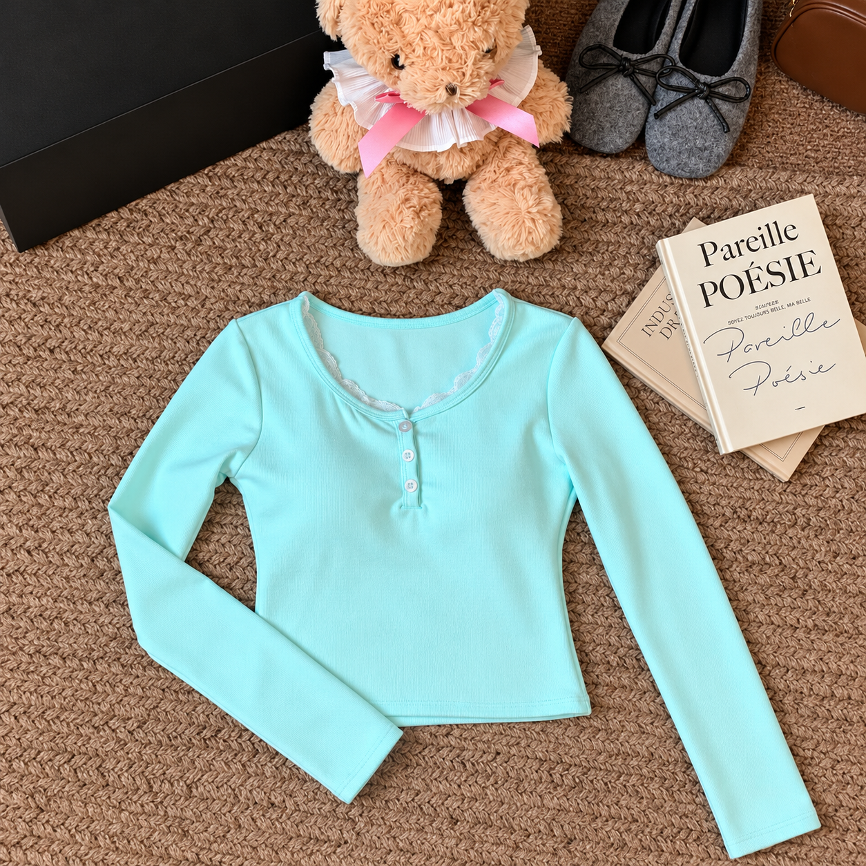 Scoop Chic Built-in Bra Full Sleeves Top