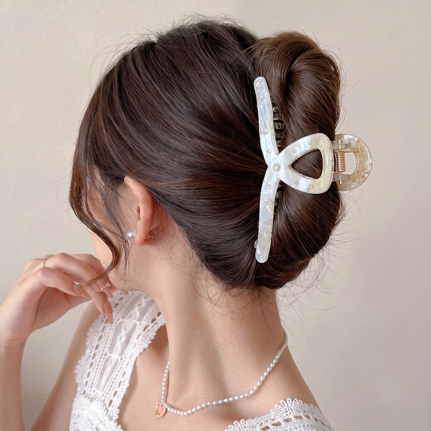 Pearl Loop Claw Clip
