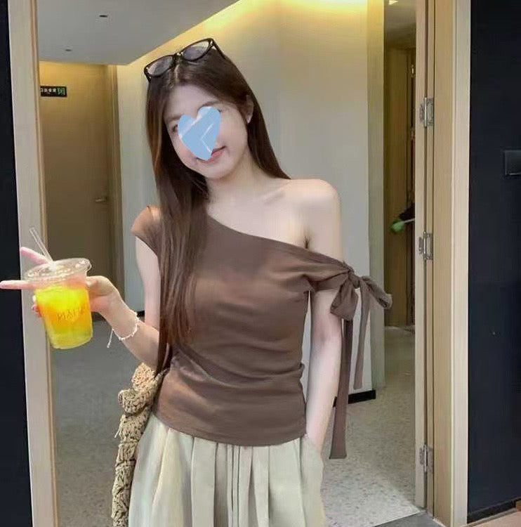 Weekend Knot Built-In Bra Top