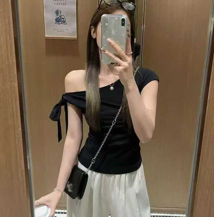 Weekend Knot Built-In Bra Top