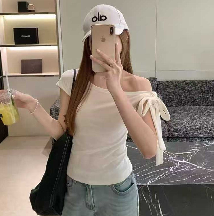 Weekend Knot Built-In Bra Top