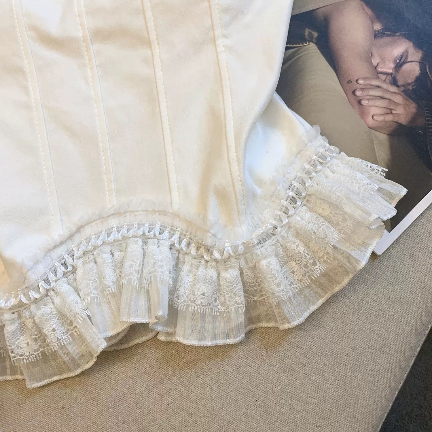 Classic Corset Lace Detailed Built-In Bra Tube Top