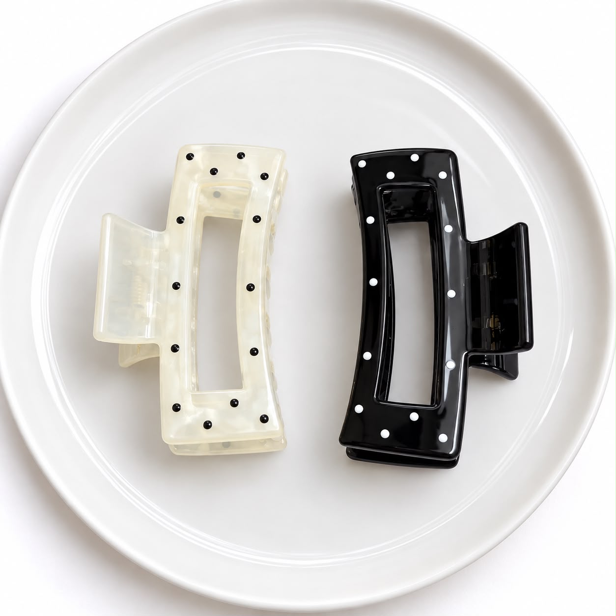 Bold Dot Claw Clip